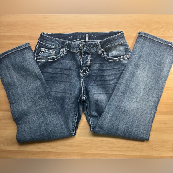 Apt. 9- Women'sEmbellished  Capri Jeans Stretch/ Size 6 - Picture 6 of 14